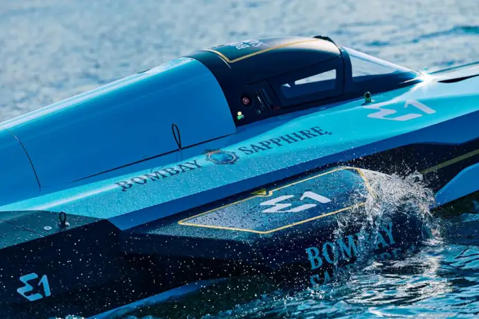 Il circuito E1 series della motonautica elettrica fa tappa in Italia. E annuncia un nuovo sponsor il gin colore zaffiro che difende l'oro blu