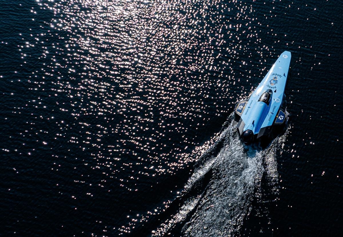 Il circuito E1 series della motonautica elettrica fa tappa in Italia. E annuncia un nuovo sponsor il gin colore zaffiro che difende l'oro blu