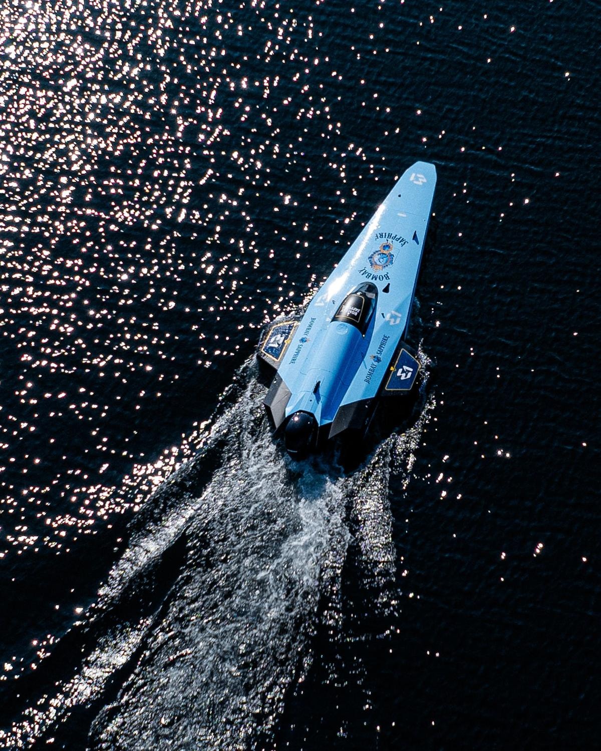Il circuito E1 series della motonautica elettrica fa tappa in Italia. E annuncia un nuovo sponsor il gin colore zaffiro che difende l'oro blu