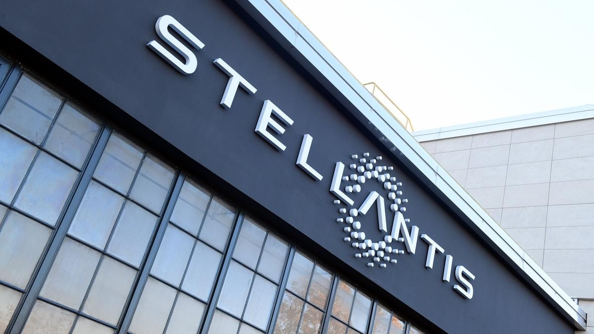 Stellantis vincolata alle regole green della California sull’auto elettrica anche dopo lo stop di Trump: ecco perché