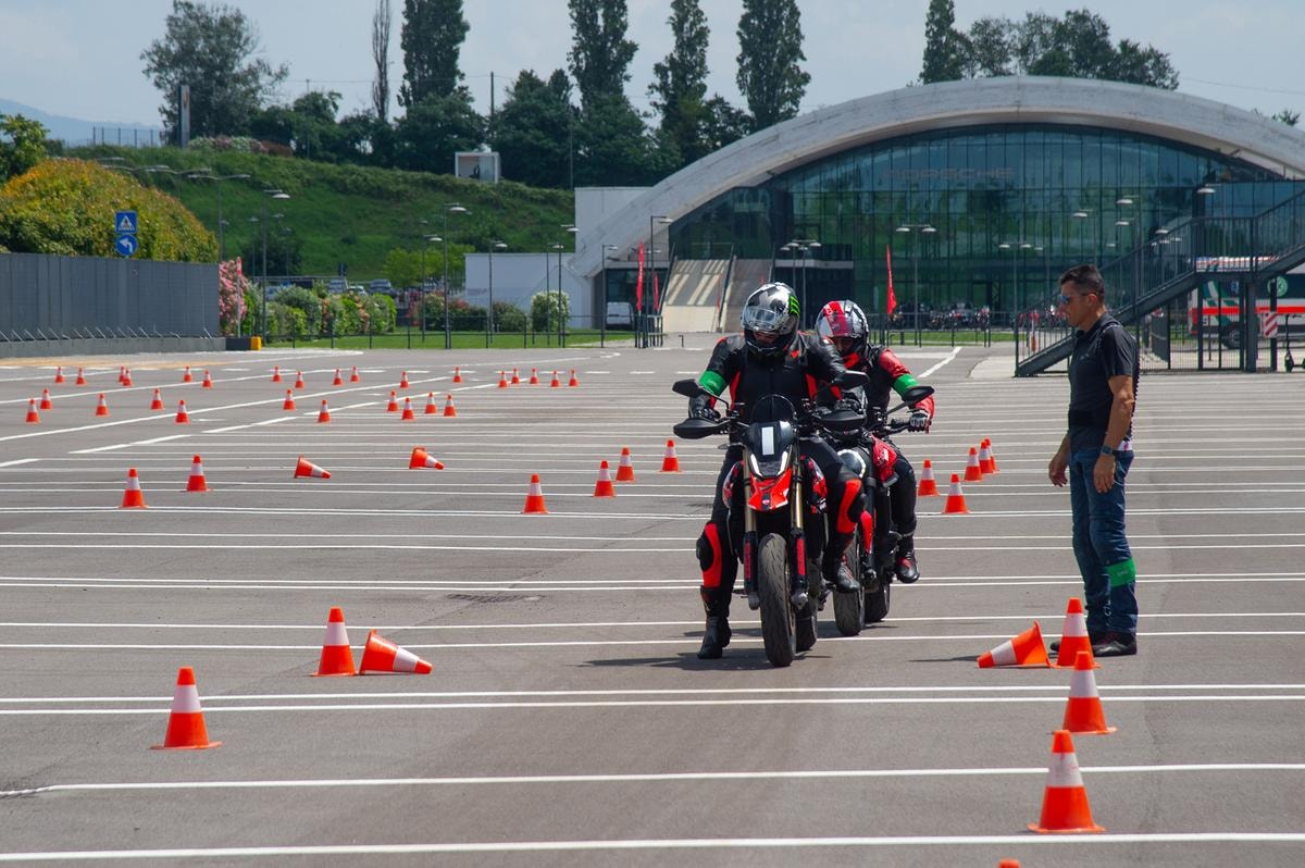 A Franciacorta si accende la passione: moto Ducati e Porsche 911 da provare in pista. Anche per principianti