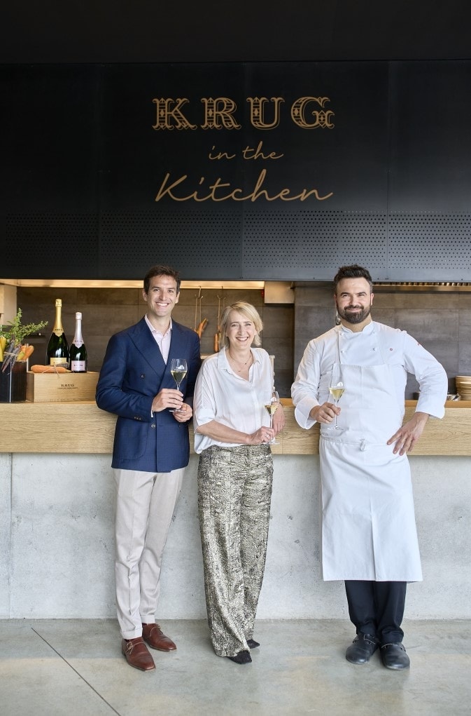 Julie Cavil, cheffe de cave di maison Krug, al centro tra il brand manager per l'Italia, Carlo Vallarino Gancia, e lo chef Enrico Croatti. ©LaFata
