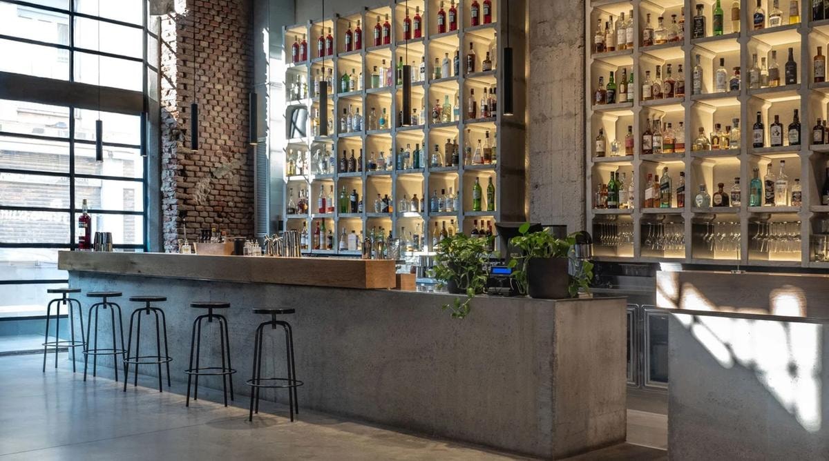 Di Moebius in Lubna, due locali a Milano dove cocktail, dj set e fine dining viaggiano alti. Anzi, su un altro binario