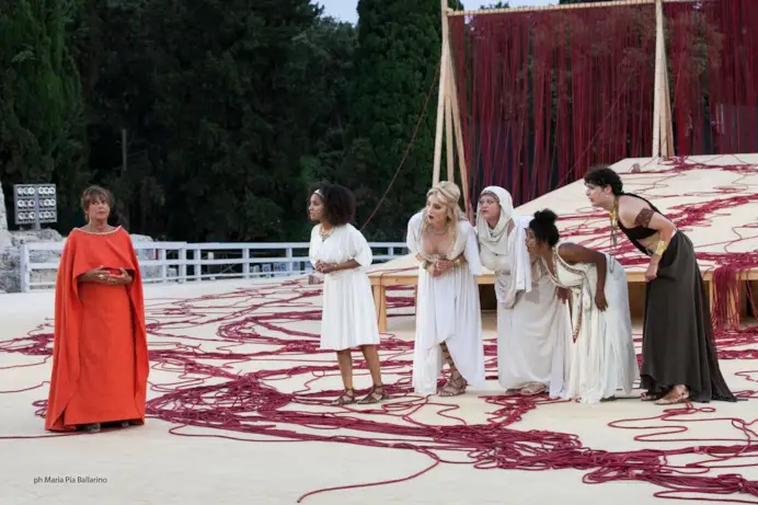 Il Teatro Greco di Siracusa si accende con Lisistrata