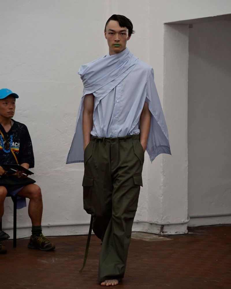Un look Setchu spring-summer 2026 (ph Francesc Ten/MFF)