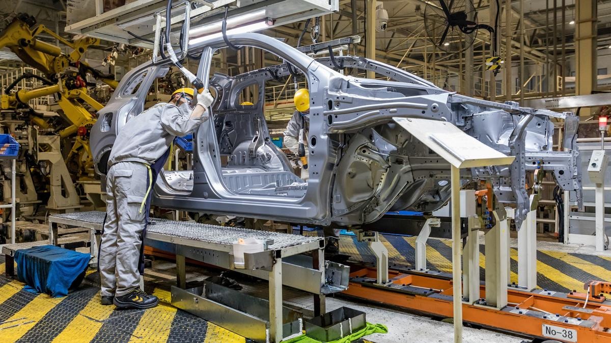 L’auto senza Luca de Meo: da Renault a Stellantis fino a Tesla e Byd, ecco chi sta meglio e chi peggio nel settore