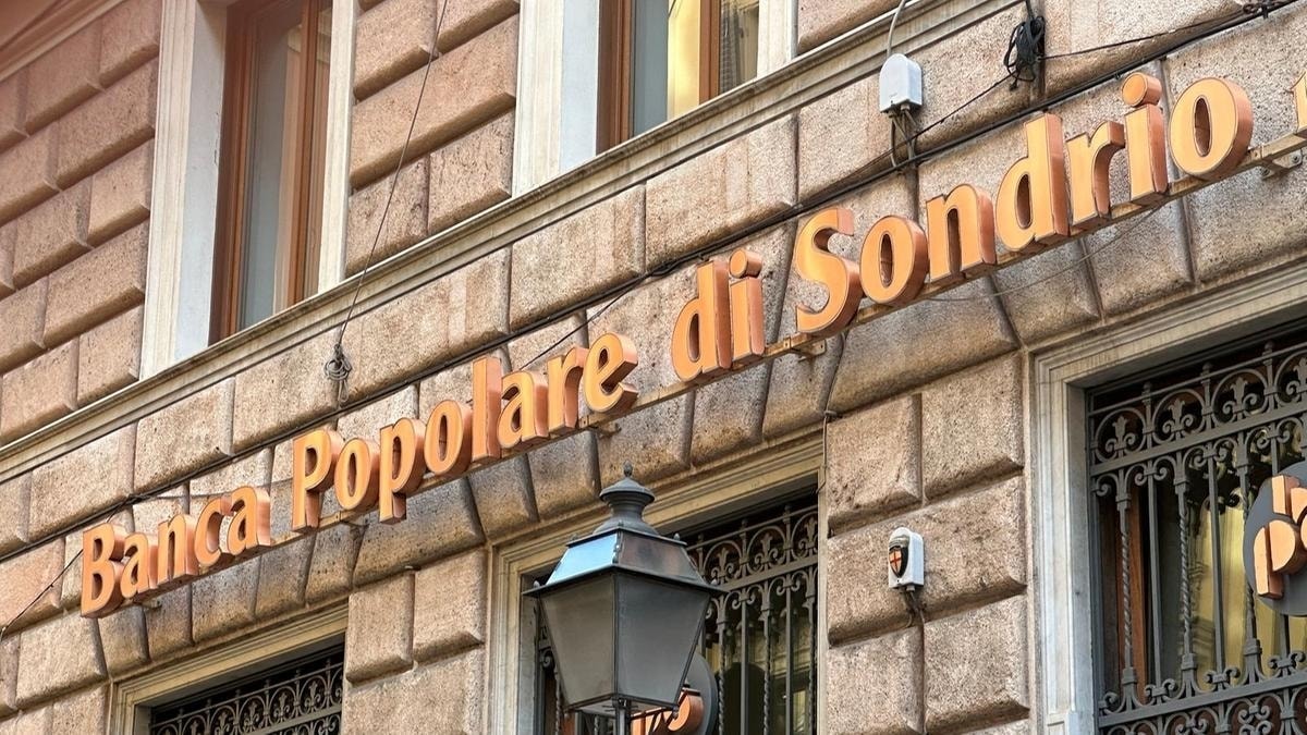 Popolare di Sondrio: conviene aderire all’ops di Bper? Ecco cosa bisogna sapere su dividendi, azioni e strategia