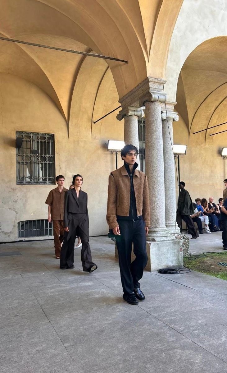Un finale dello show spring-summer 2026 di Qasimi (ph Emma Crugnola)