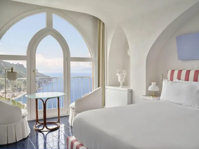 Arte, design e moda vanno in vacanza a Palazzo Avino
