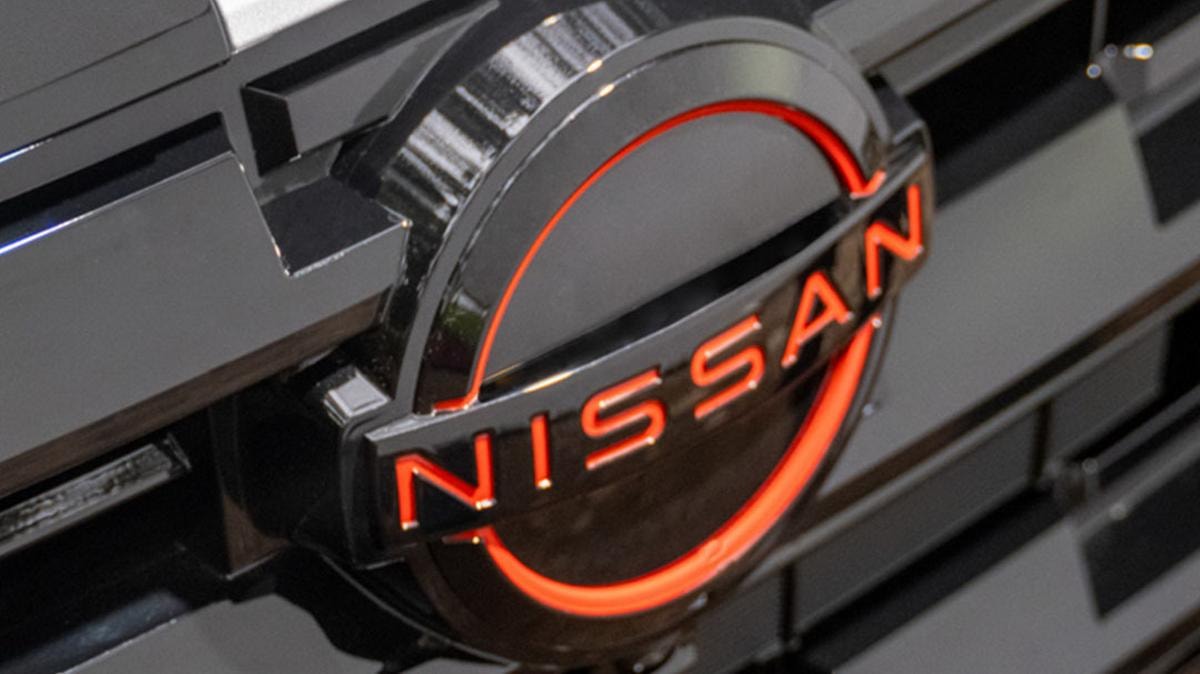 Nissan, la crisi continua: trimestre in rosso di 1,38 miliardi di dollari. Confermati tagli e chiusure
