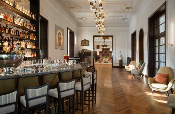 L’albergo di Nine Perfect Strangers esiste davvero ed è in buona compagnia. Ecco i 10 destination hotel da White Lotus a Sex & the City 