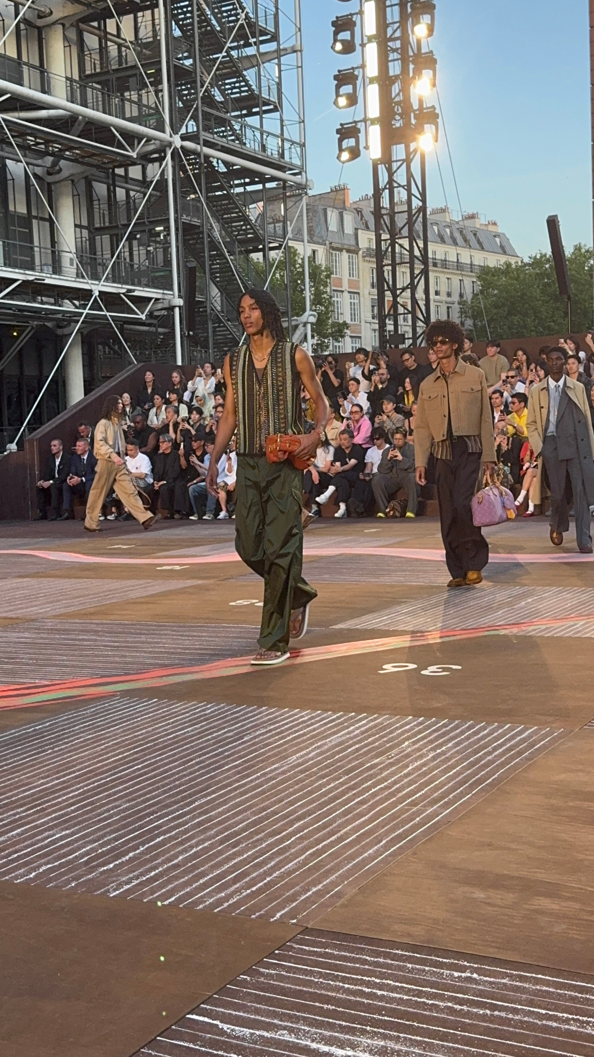 La sfilata Louis Vuitton a Parigi (ph Stefano Roncato)