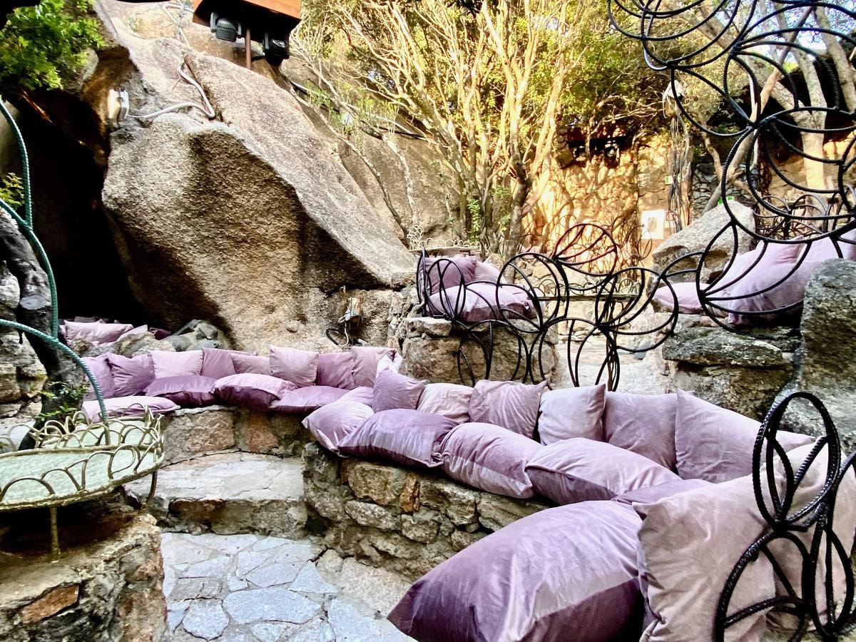 Tramonti, groove e graniti millenari: Ritual è il club più affascinante della Sardegna