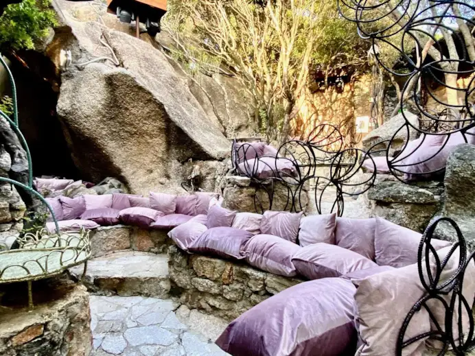 Tramonti, groove e graniti millenari: Ritual è il club più affascinante della Sardegna