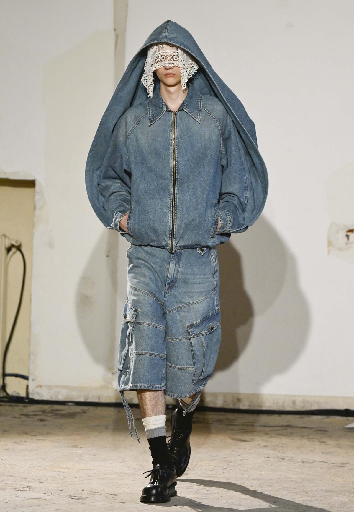 Un look Egonlab spring-summer 2026 (ph Francesc Ten/MFF)