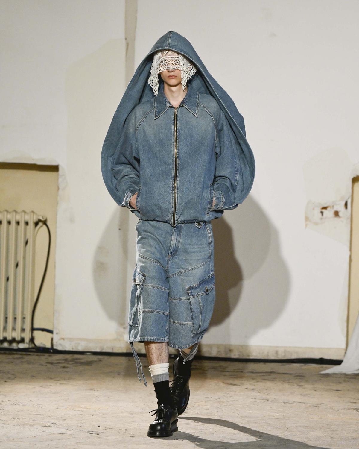 Un look Egonlab spring-summer 2026 (ph Francesc Ten/MFF)