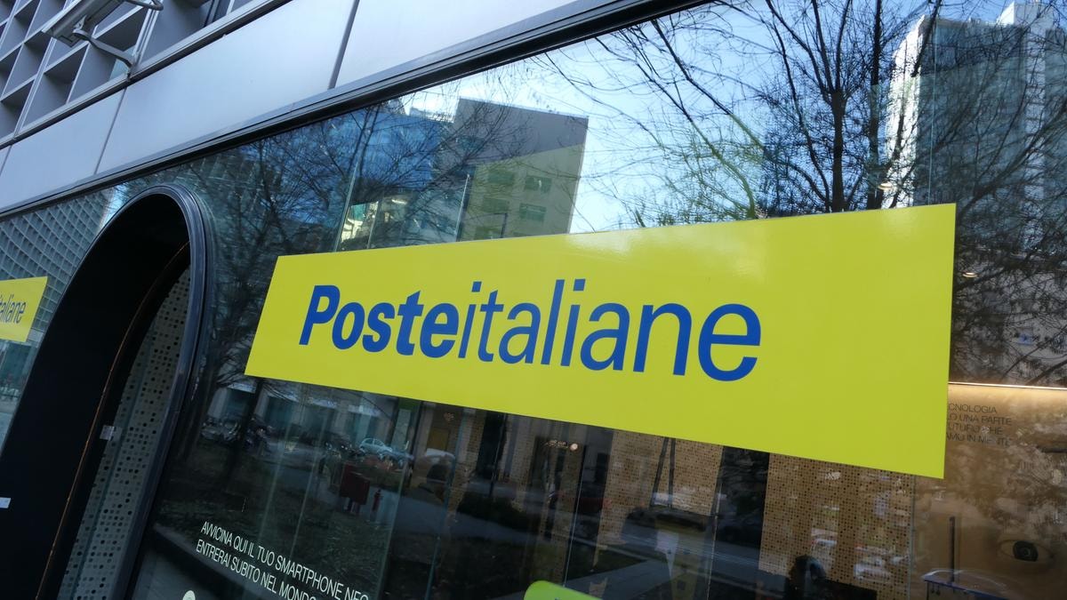 Poste Italiane torna con un buono fruttifero che rende il 3% all’anno per 4 anni. Cosa c’è da sapere e a cosa fare attenzione