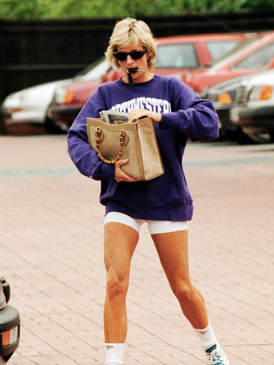 Perché il look sporty di Lady D è il più copiato dell’estate 2025