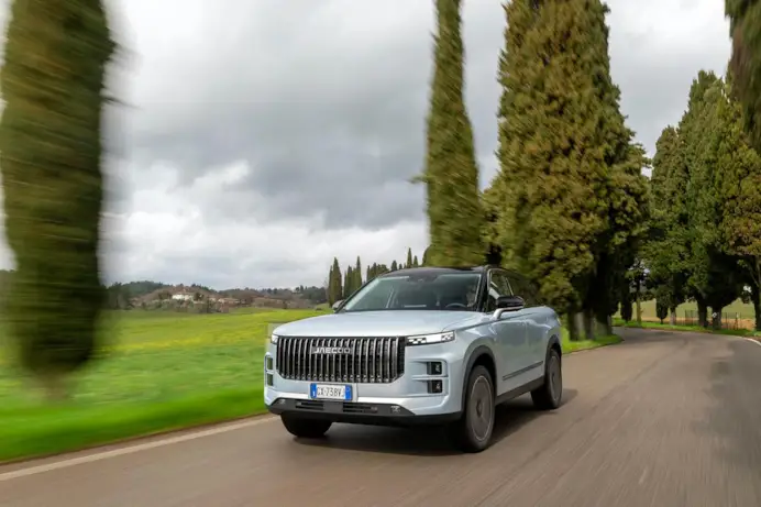 Omoda 9 Super Hybrid: la nuova crossover da 537 CV e oltre 1100 km di autonomia