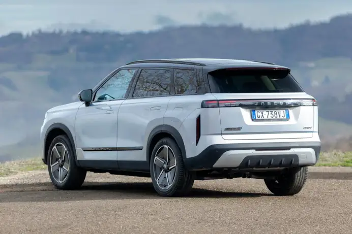 Omoda 9 Super Hybrid: la nuova crossover da 537 CV e oltre 1100 km di autonomia