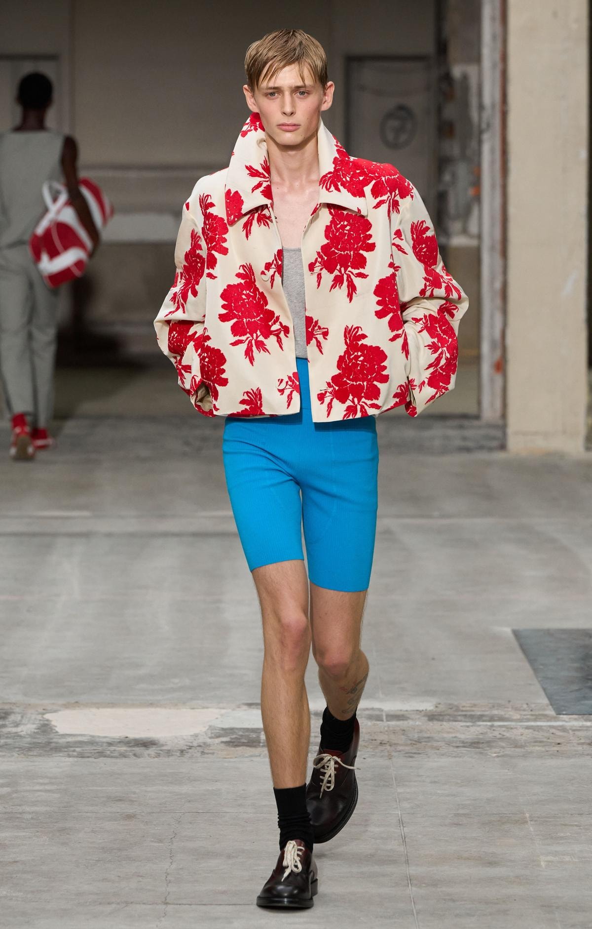 Un look Dries Van Noten spring-summer 2026 (ph Francesc Ten/MFF)