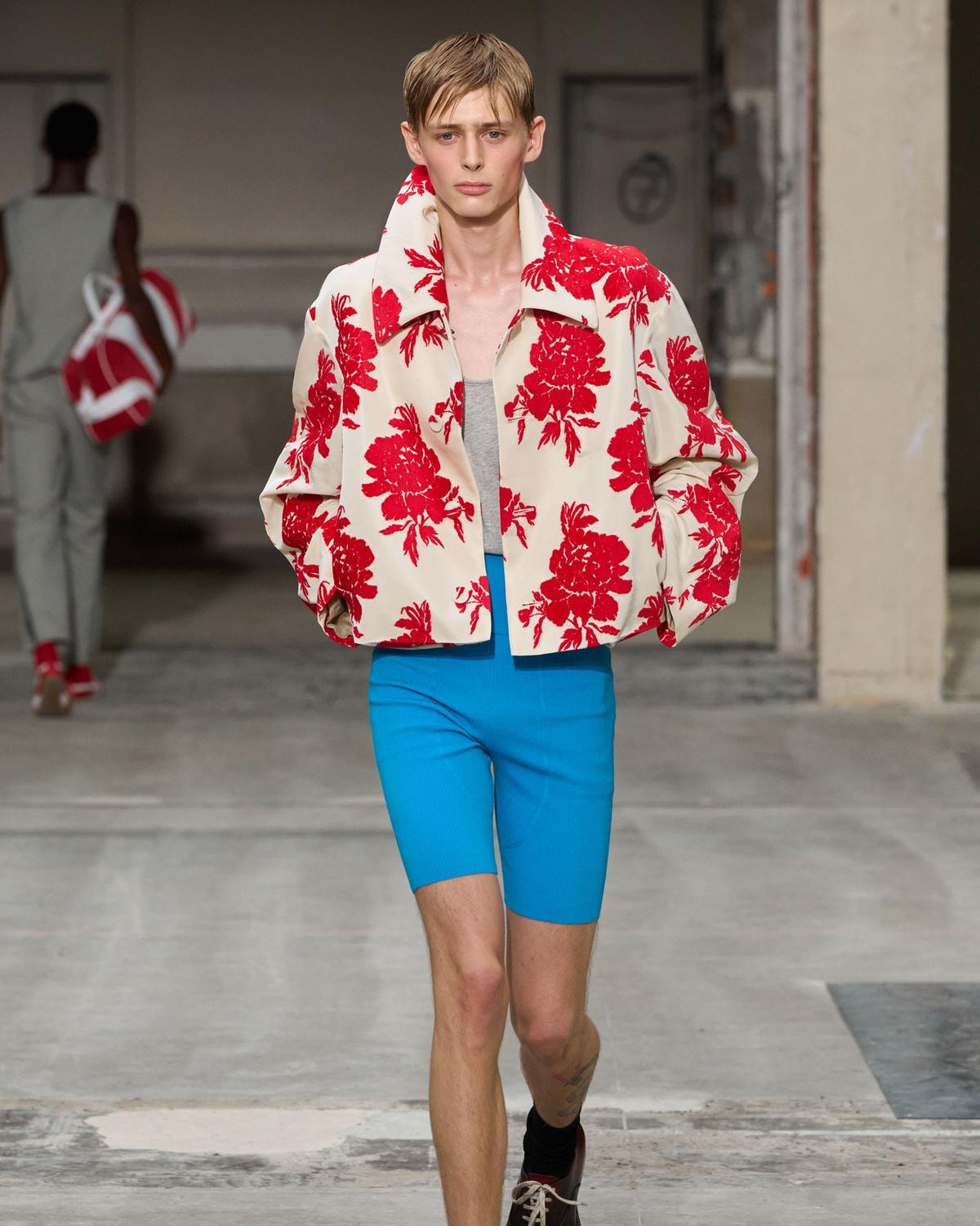 Un look Dries Van Noten spring-summer 2026 (ph Francesc Ten/MFF)