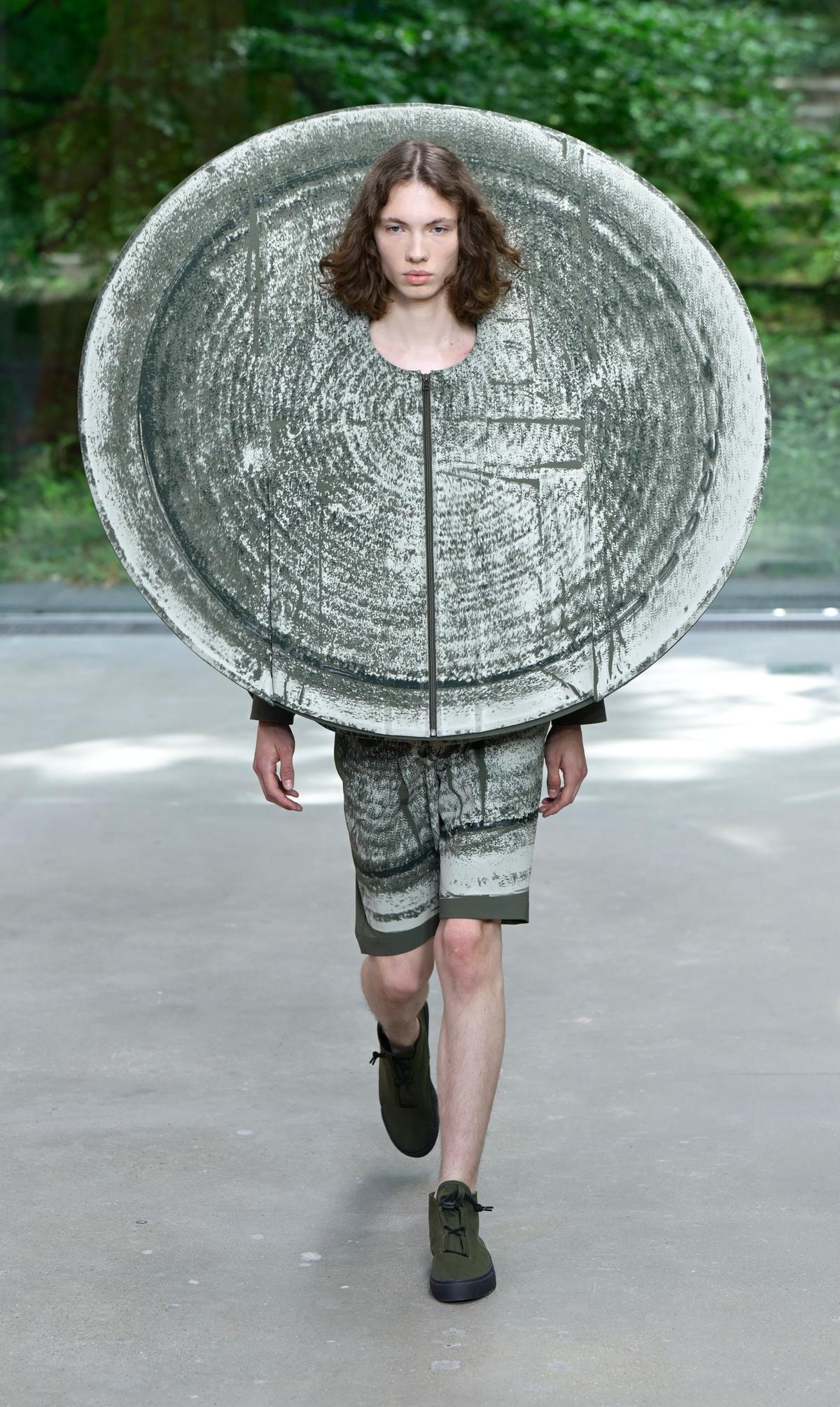 Un look Issey Miyake Im men (ph Francesc Ten/MFF)
