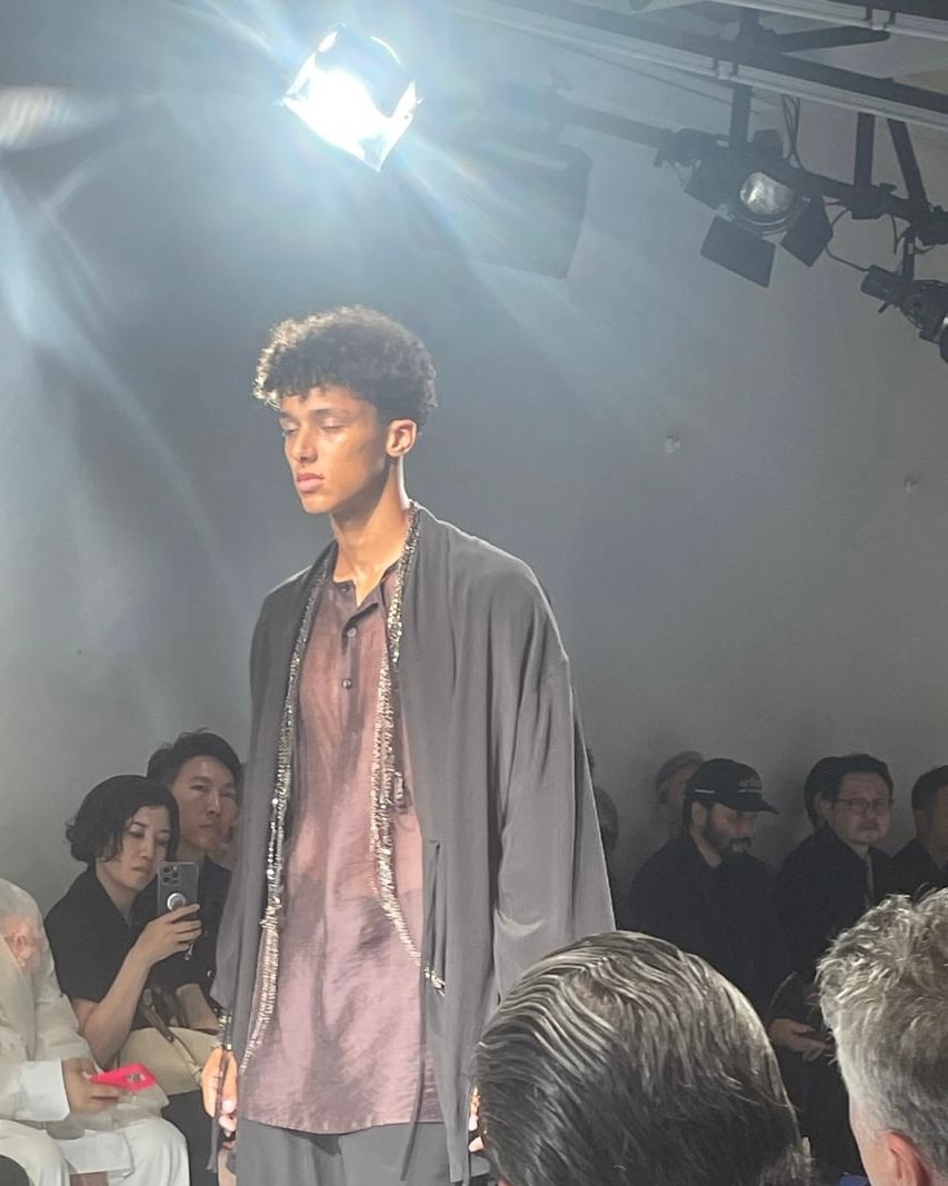 Un look Yohji Yamamoto spring-summer 2026 (ph. Silvia Manzoni)