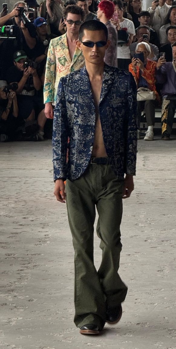 Un look spring-summer 2026 di Junya Watanabe (ph Donato D'Aprile)