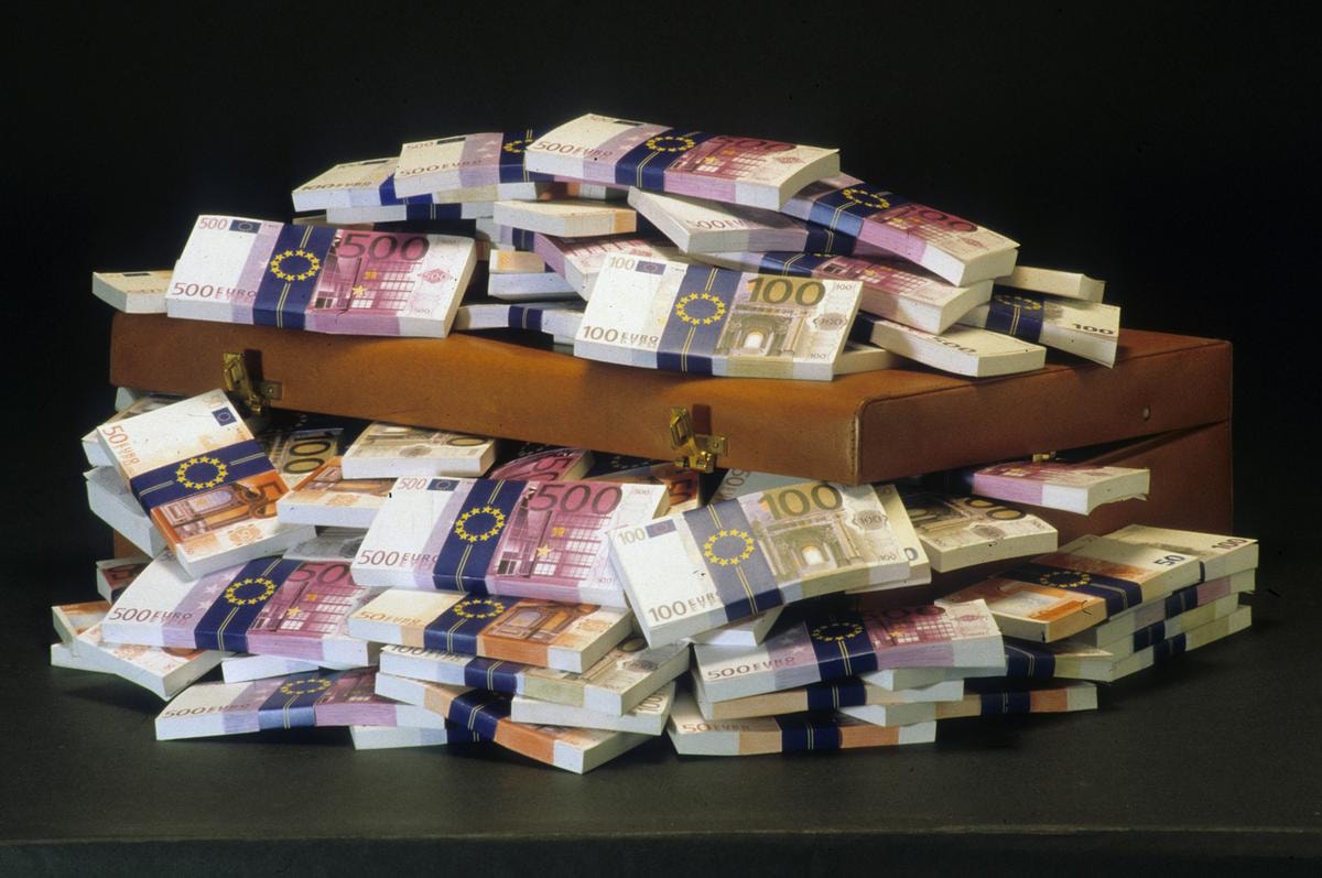 Ricchi sempre più ricchi, negli ultimi dieci anni hanno incassato 34 mila miliardi: ecco chi paga il conto