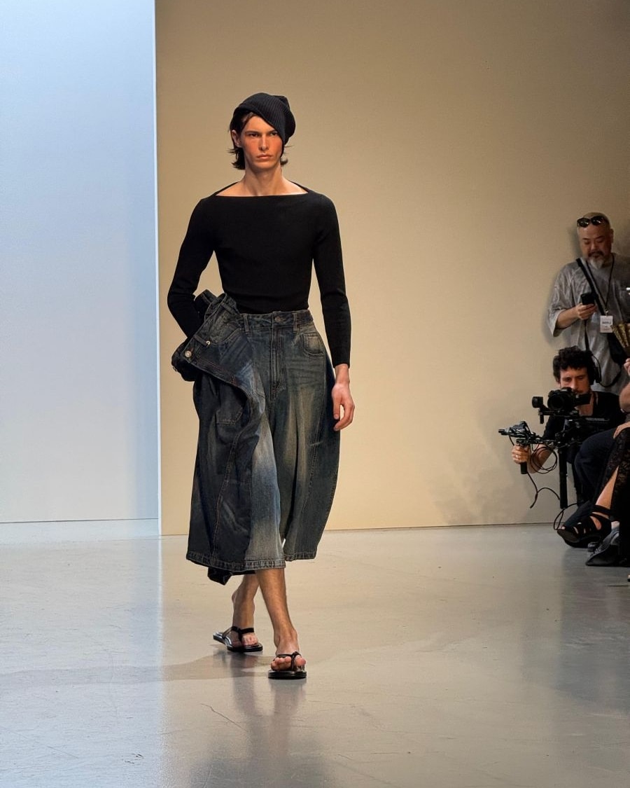 Un look di Juun.J primavera-estate 2026 (ph Donato D'Aprile)