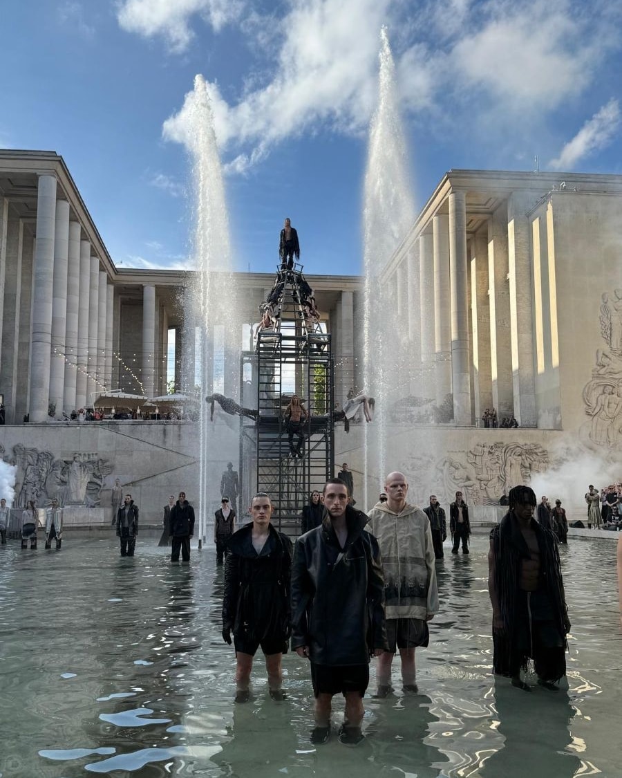Un momento dello show di Rick Owens s-s 2026 (ph Tommaso Palazzi)