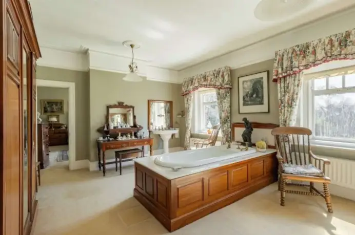 È in vendita per 8 milioni di euro la casa dove Stanley Kubrick ha creato i suoi capolavori da Shining a 2001: Odissea nello spazio