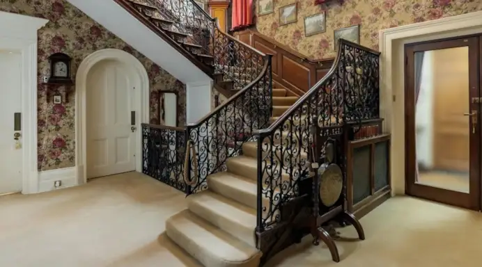 È in vendita per 8 milioni di euro la casa dove Stanley Kubrick ha creato i suoi capolavori da Shining a 2001: Odissea nello spazio