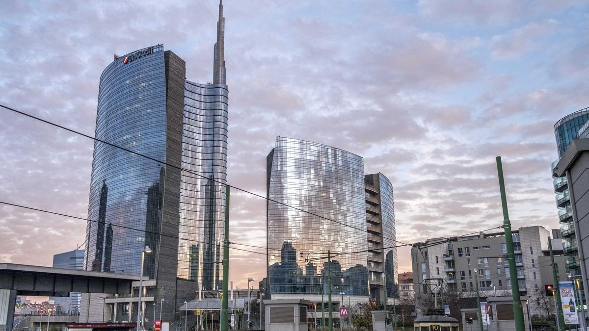 La sede di Unicredit in piazza Gae Aulenti