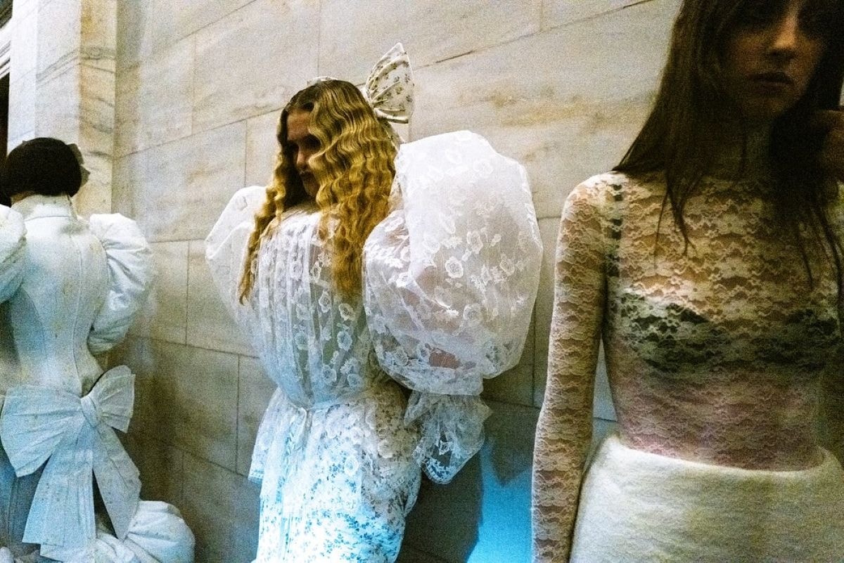 Il backstage dello show Runaway 2026 di Marc Jacobs (instagram @themarcjacobs)