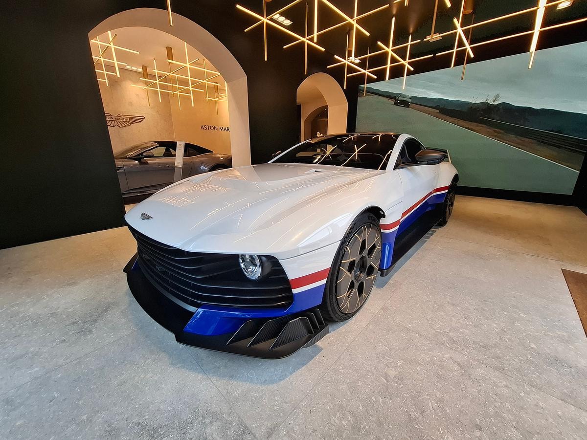Debutta in Italia l’Aston Martin Valiant di Fernando Alonso: solo 38 esemplari per la supercar V12