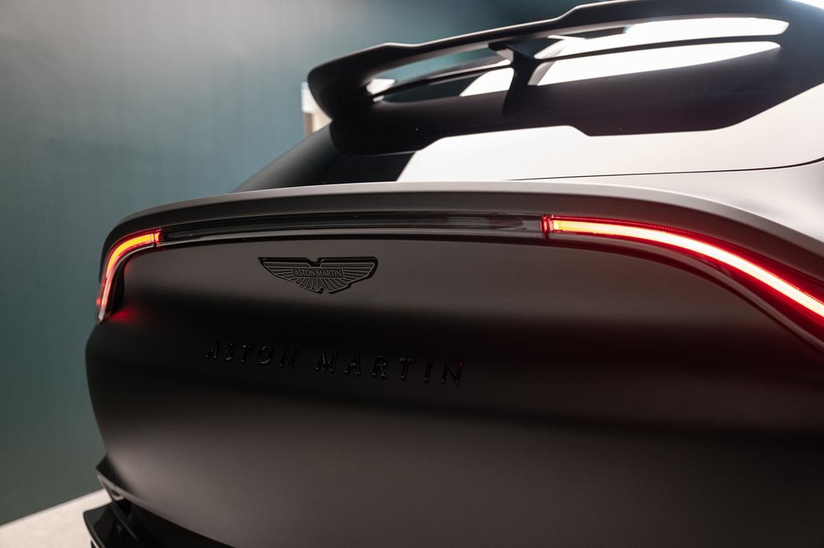 Debutta in Italia l’Aston Martin Valiant di Fernando Alonso: solo 38 esemplari per la supercar V12