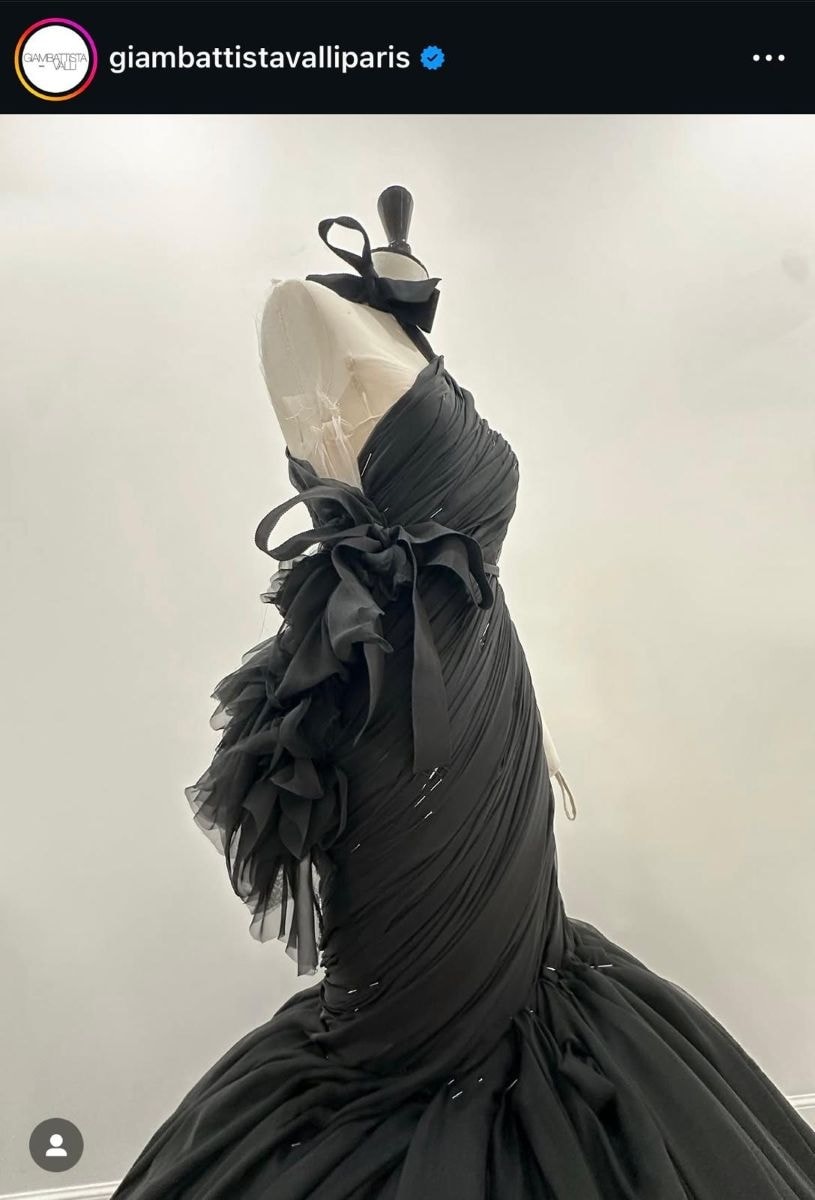 Un look haute couture Giambattista Valli (Instagram @giambattistavalliparis)