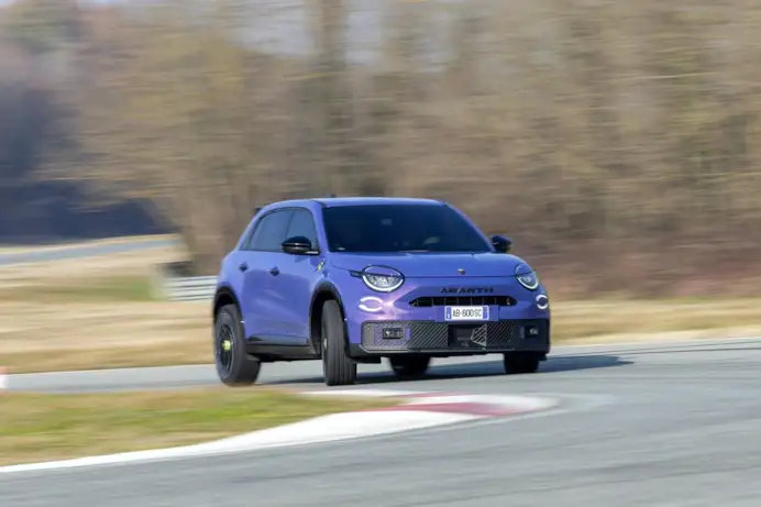 Mini belve da 500 cavalli: le city car diventano cattivissime e super sportive