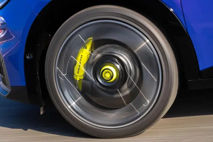 Mini belve da 500 cavalli: le city car diventano cattivissime e super sportive