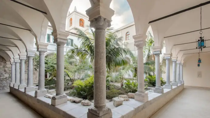 Jeff Bezos e Lauren Sánchez in luna di miele al Four Seasons di Taormina, set di The White Lotus