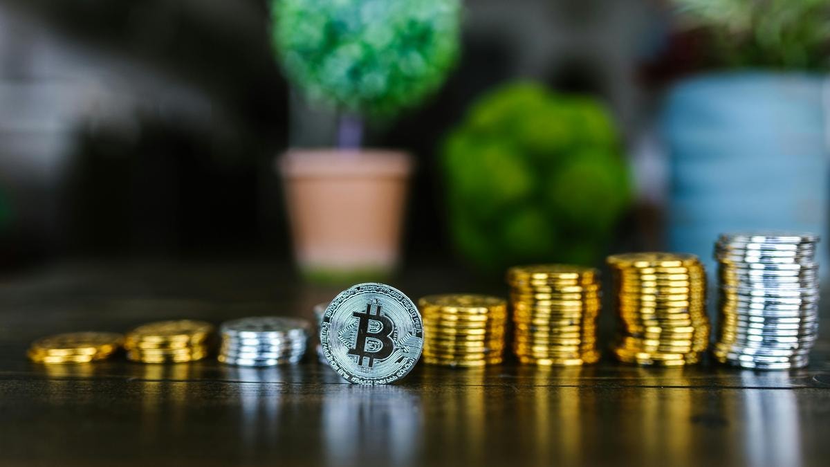 L’obsolescenza delle istituzioni in un mondo che corre. Ecco come stanno cambiando moneta e finanza 