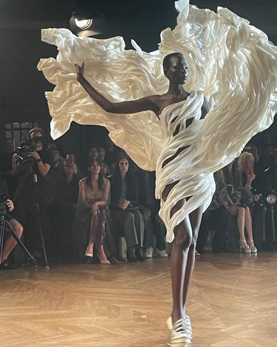 Negli oceani con Iris van Herpen 