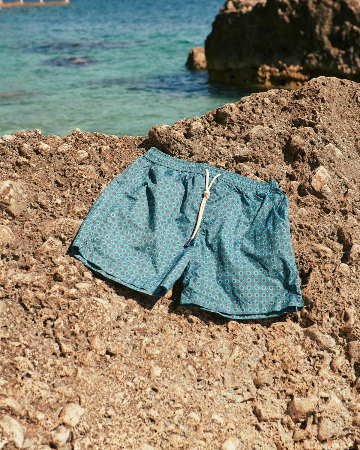 I 5 costumi da bagno più belli dell’estate 2025. Eleganza old school ispirata a Redford e Newman