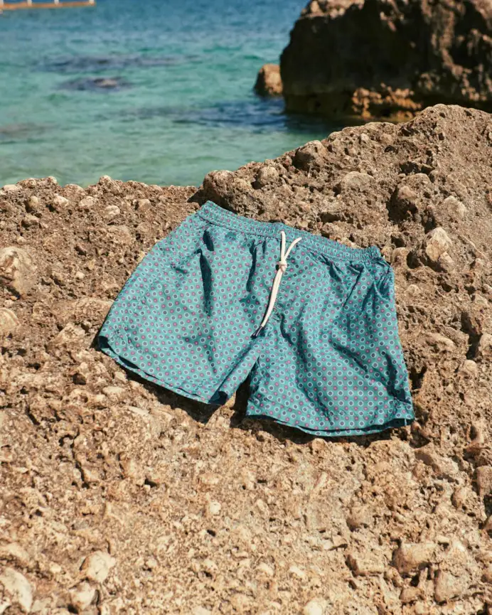 I 5 costumi da bagno più belli dell’estate 2025. Eleganza old school ispirata a Redford e Newman