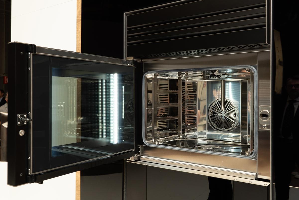 Il forno del Gentleman esiste. È come una Lambo, si chiama SuperOven e lo firma Unox Casa
