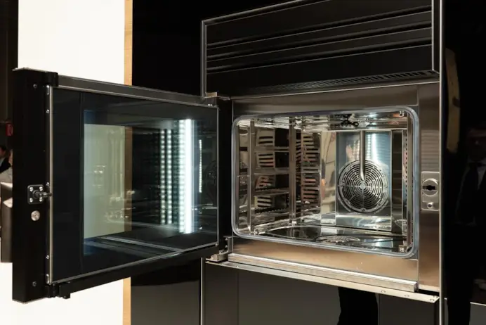Il forno del Gentleman esiste. È come una Lambo, si chiama SuperOven e lo firma Unox Casa
