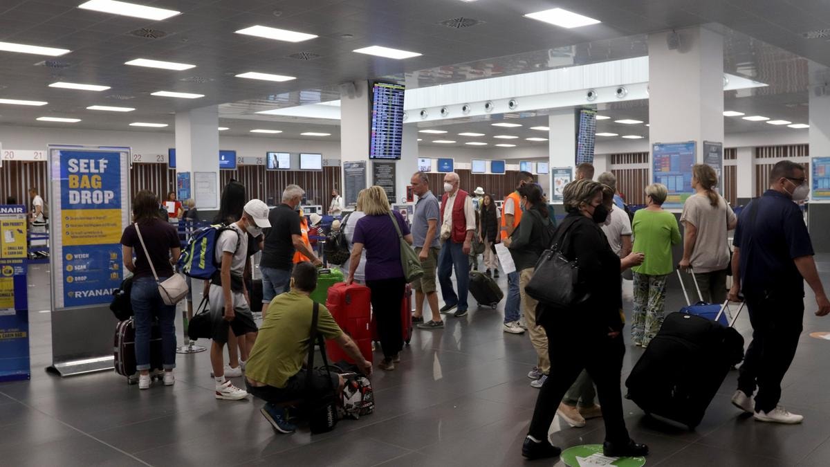 Risucchiato dal motore dell’aereo sulla pista dell’aeroporto di Orio al Serio, ipotesi suicidio