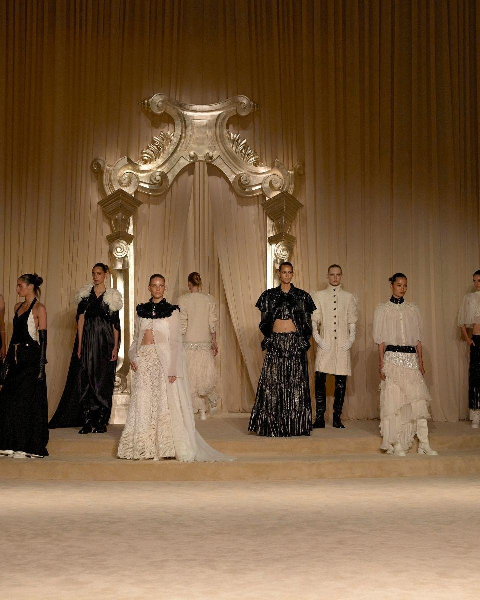 Il finale della sfilata Chanel haute couture autunno-inverno 2025/26